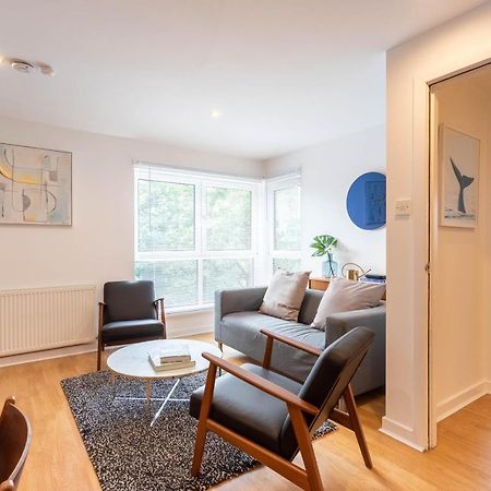 Modern 2 Bed Broompark/Central Apt. With Parking Glasgow Buitenkant foto