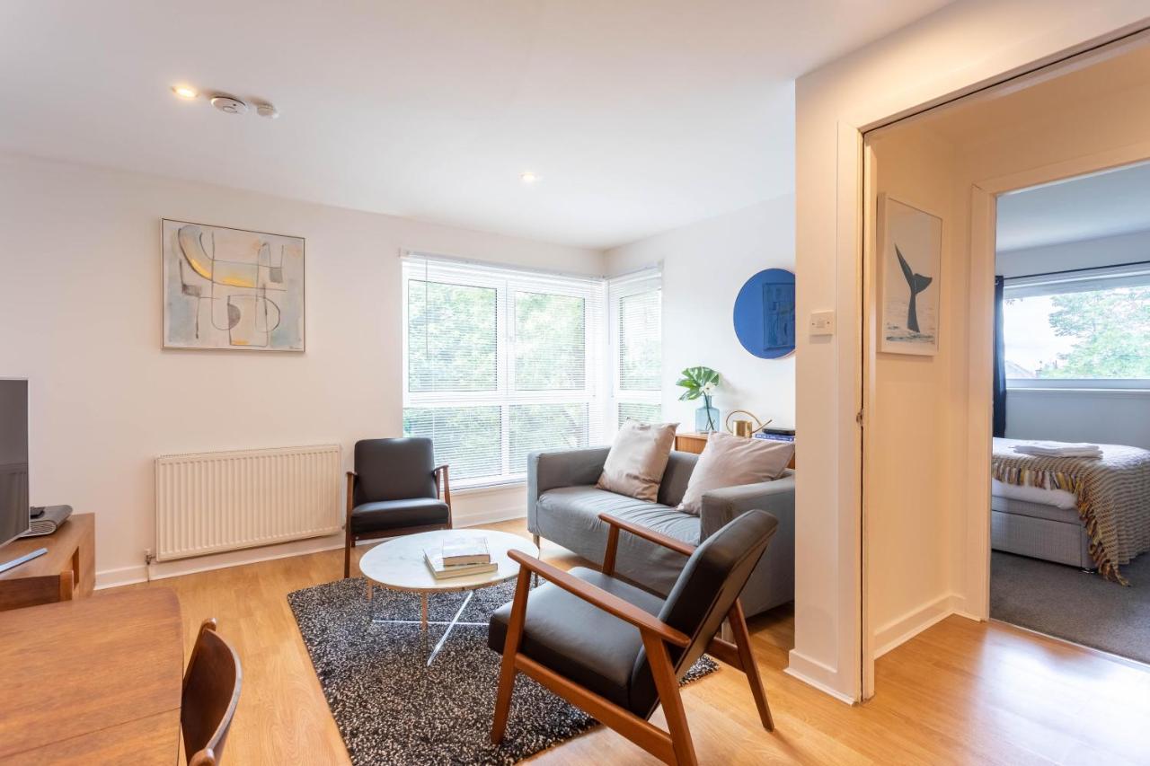 Modern 2 Bed Broompark/Central Apt. With Parking Glasgow Buitenkant foto