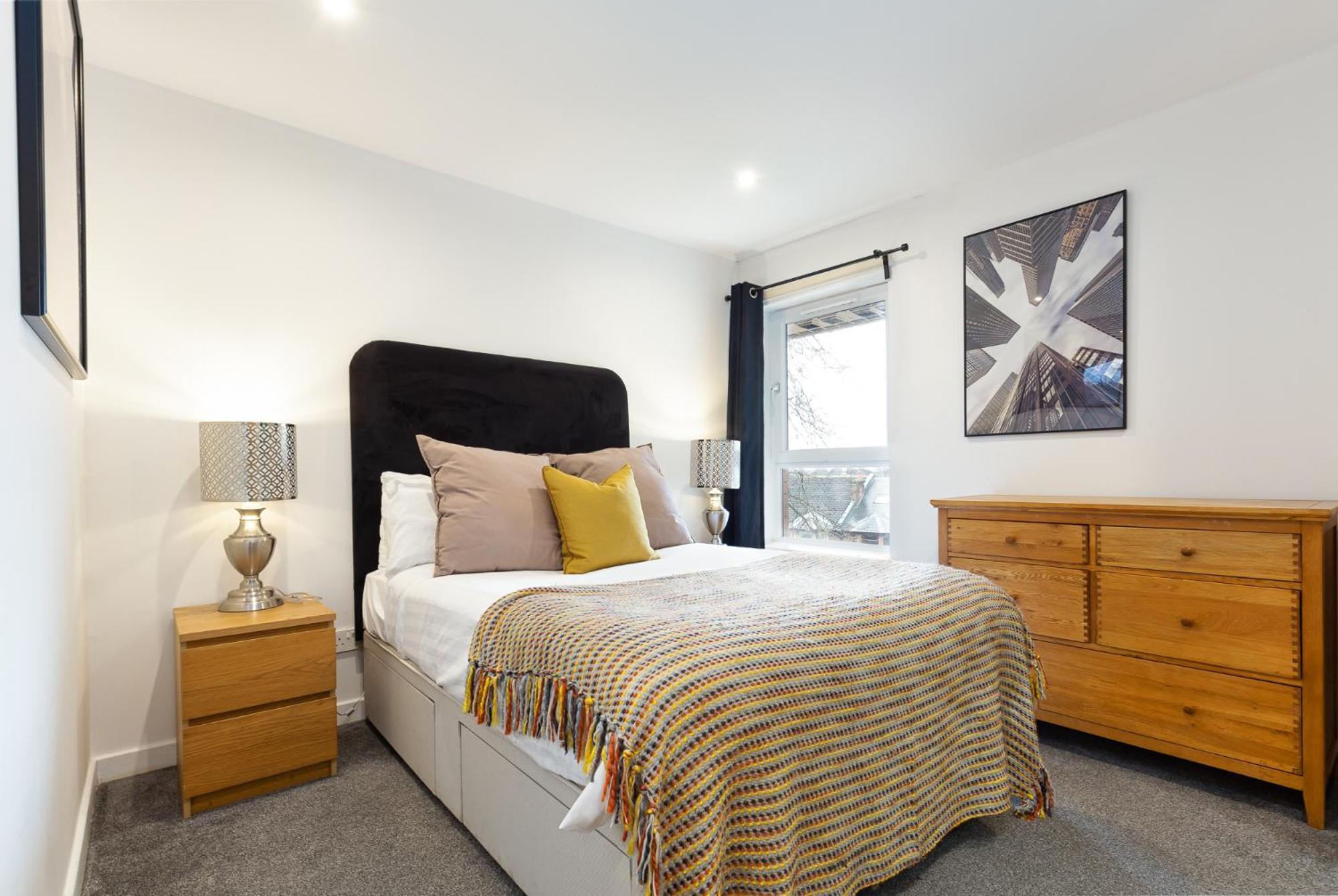Modern 2 Bed Broompark/Central Apt. With Parking Glasgow Buitenkant foto